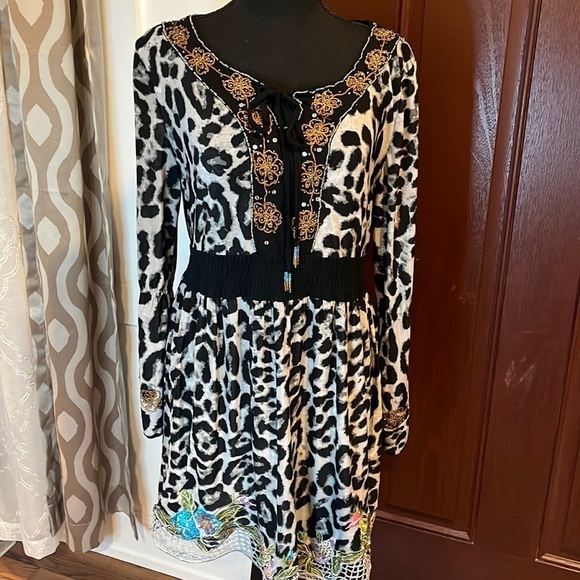 Urban Mango Boho Top with Embroidered Design and Beaded Details Size M - Picture 1 of 11